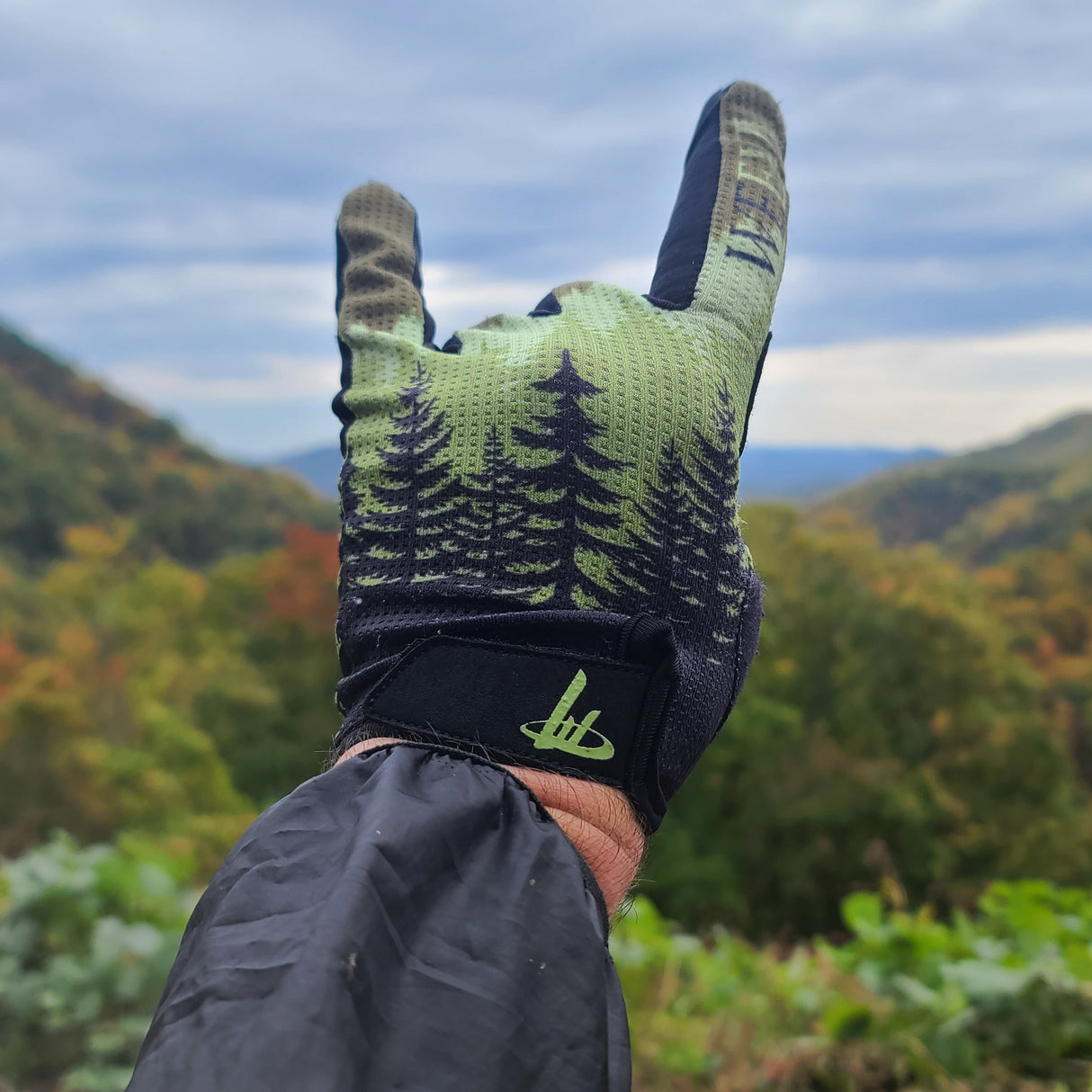 MOSS FOREST  //  SHRALP GLOVES