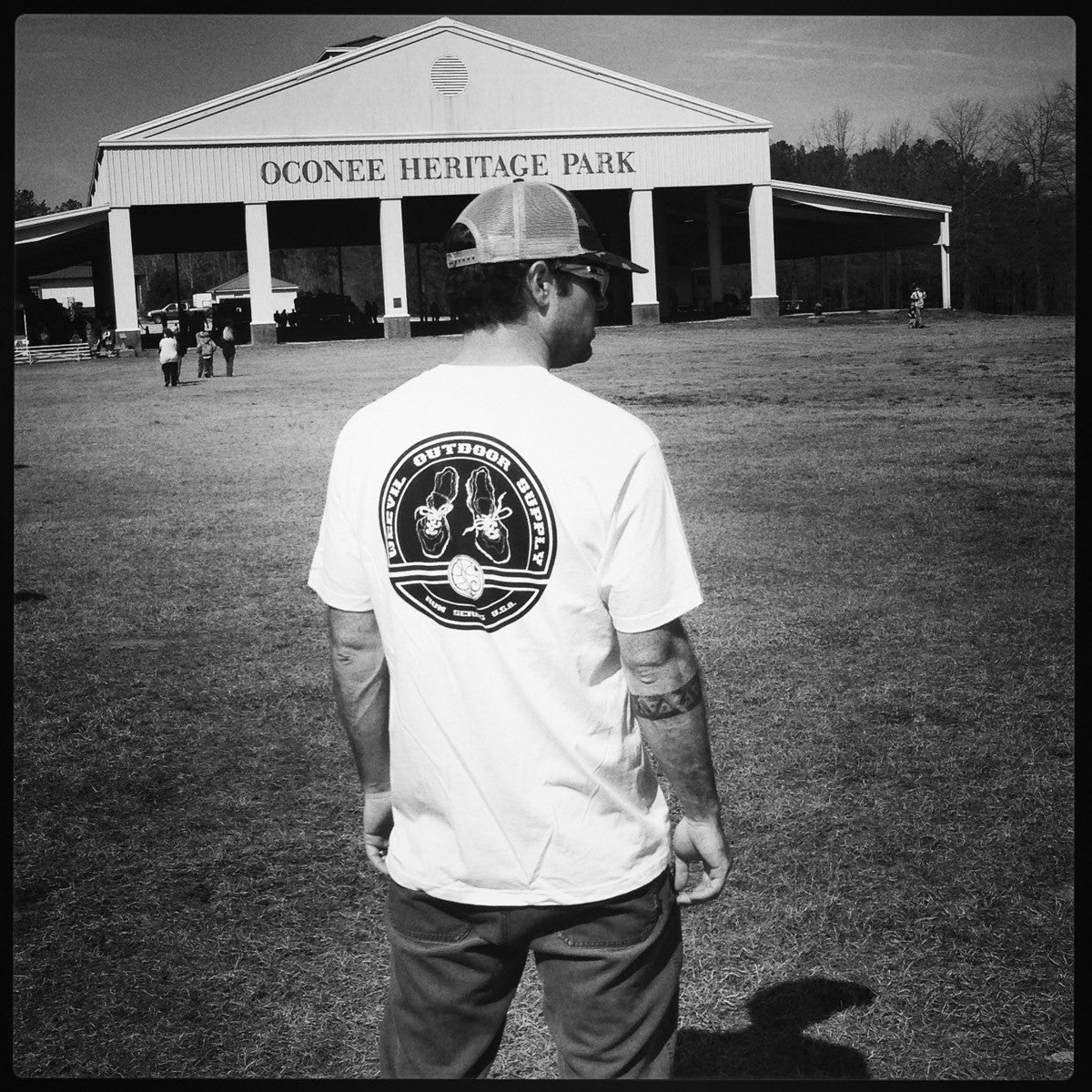 RUN BADGE T // WHITE